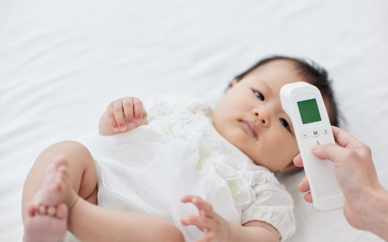 Trong giai đoạn toàn phát, bệnh sởi ở trẻ em có thể gây sốt cao