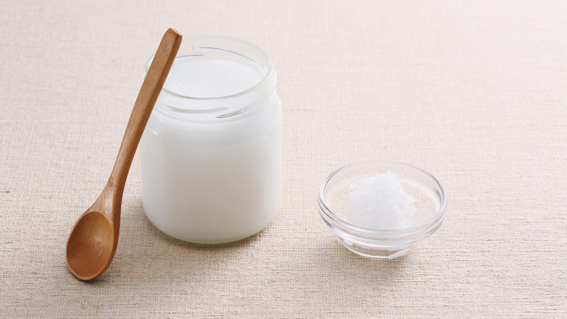 Ăn sữa chua không đường giúp duy trì hệ vi khuẩn có lợi và hạn chế vi khuẩn gây mùi