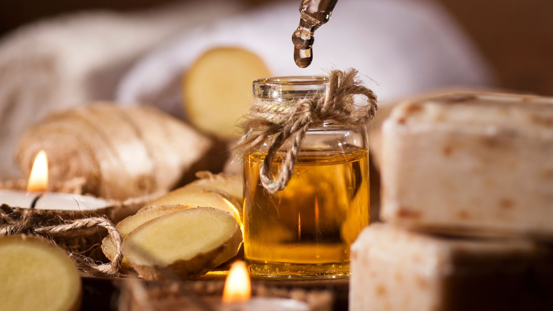 Bạn có thể cân nhắc sử dụng tinh dầu tràm trà để cải thiện tình trạng hôi miệng sau 1 đêm