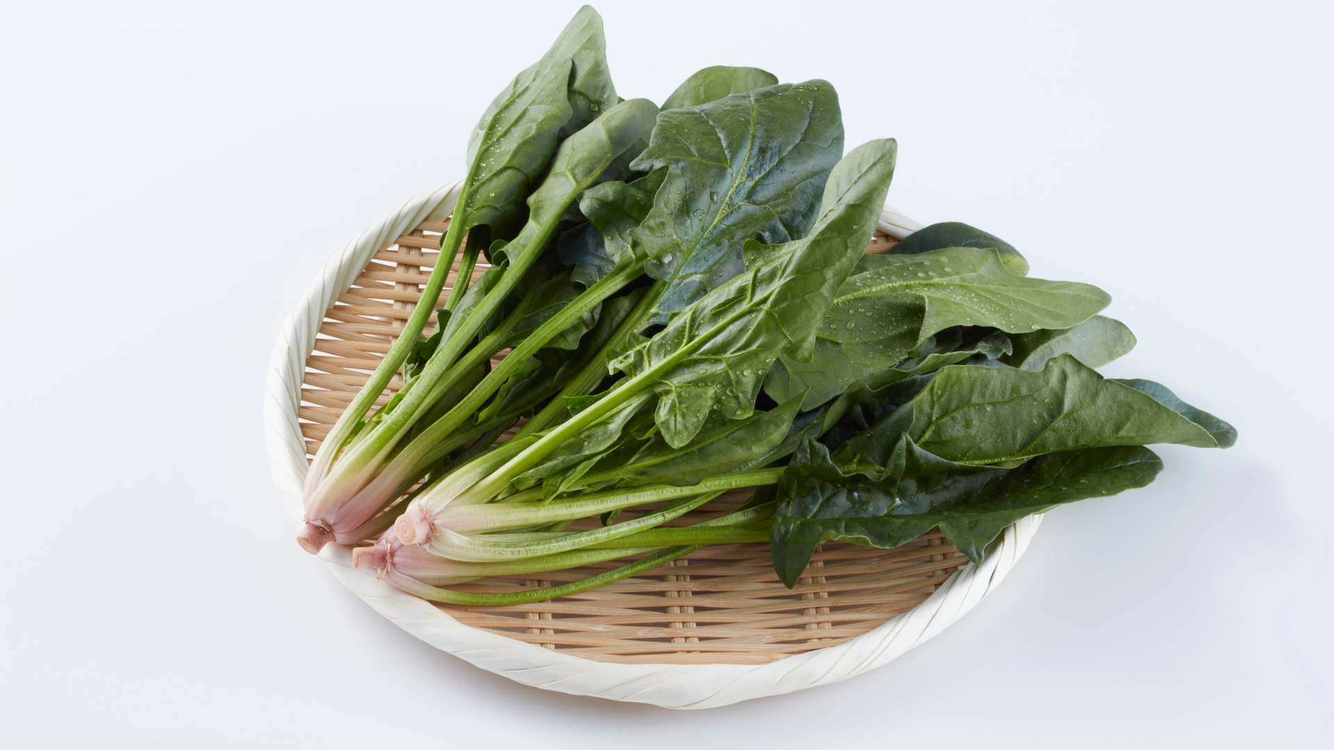 Mẹ có thể bổ sung rau bina vào thực đơn ăn dặm cho bé