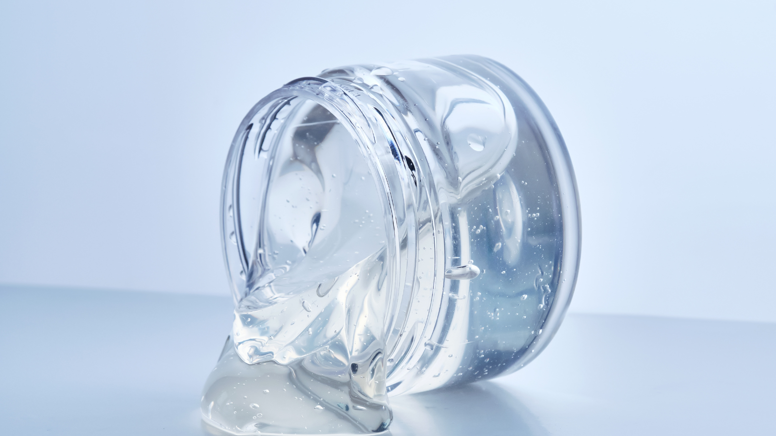 Dùng gel arnica hoặc kem vitamin K giúp làm tan máu tụ và phục hồi da bé nhanh hơn