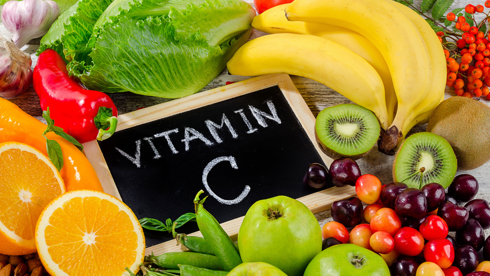 Chế độ ăn giàu vitamin C giúp vết bầm ở trẻ nhanh tan và da khỏe mạnh hơn