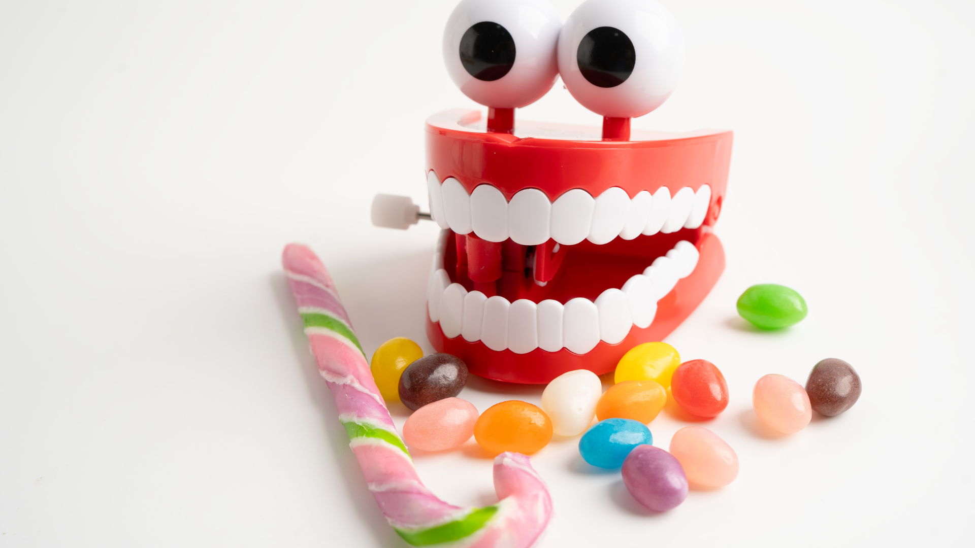 Thói quen ăn đồ ngọt nhiều khiến miếng trám giảm độ bền