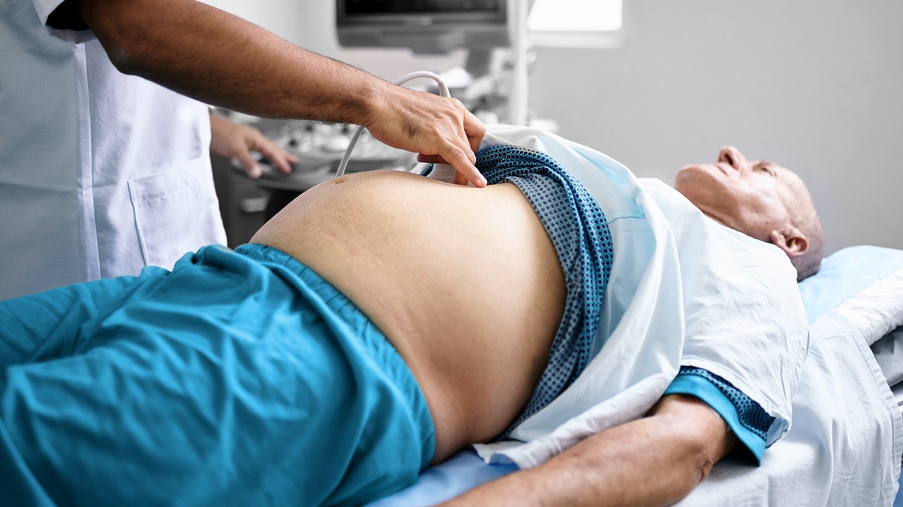 Siêu âm bụng tìm các khu vực tích tụ dịch