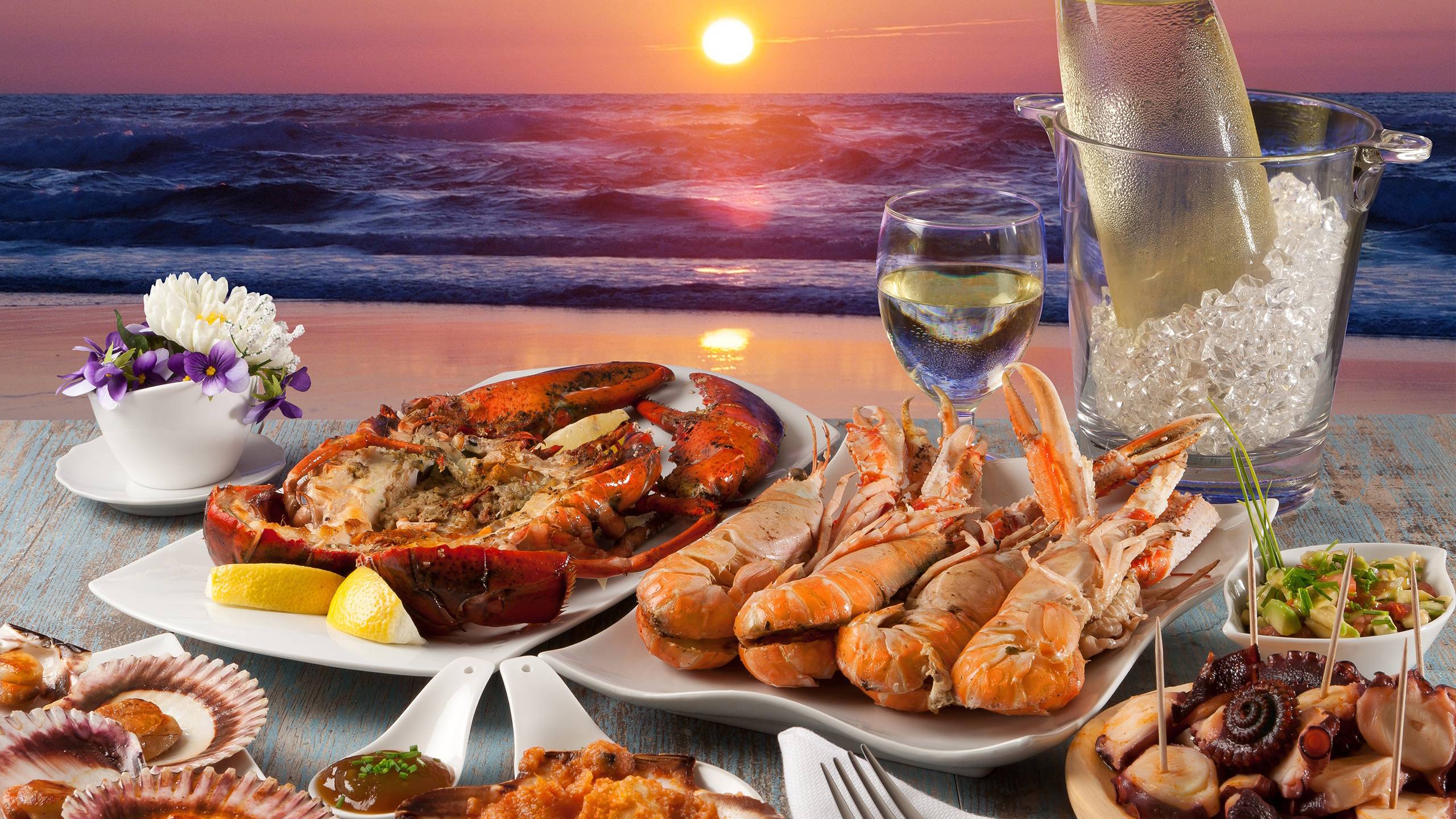 Người bệnh nên tránh ăn tôm, cua, hải sản vì có thể làm tăng nguy cơ tái phát