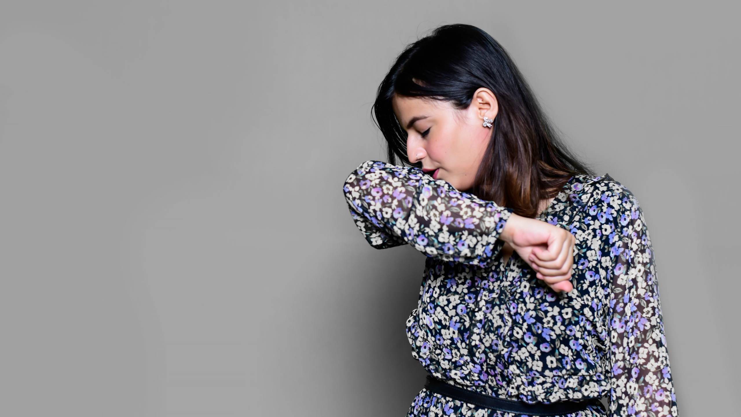 Khi xuất hiện các dấu hiệu như ho, đau ngực hoặc khó thở, người bệnh cần đến cơ sở y tế