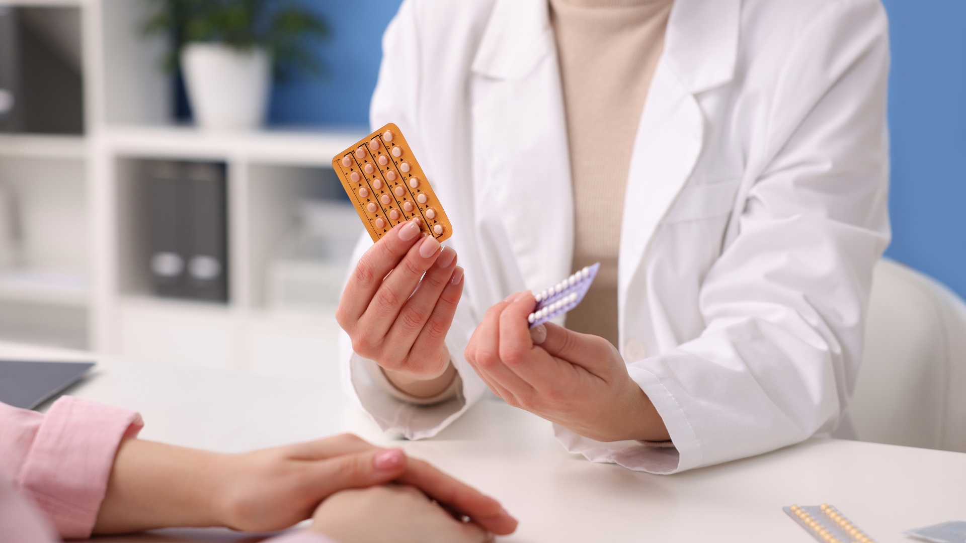 Sử dụng thuốc tránh thai chỉ chứa progestin là một trong những biện pháp tránh thai phù hợp với phụ nữ sau sinh