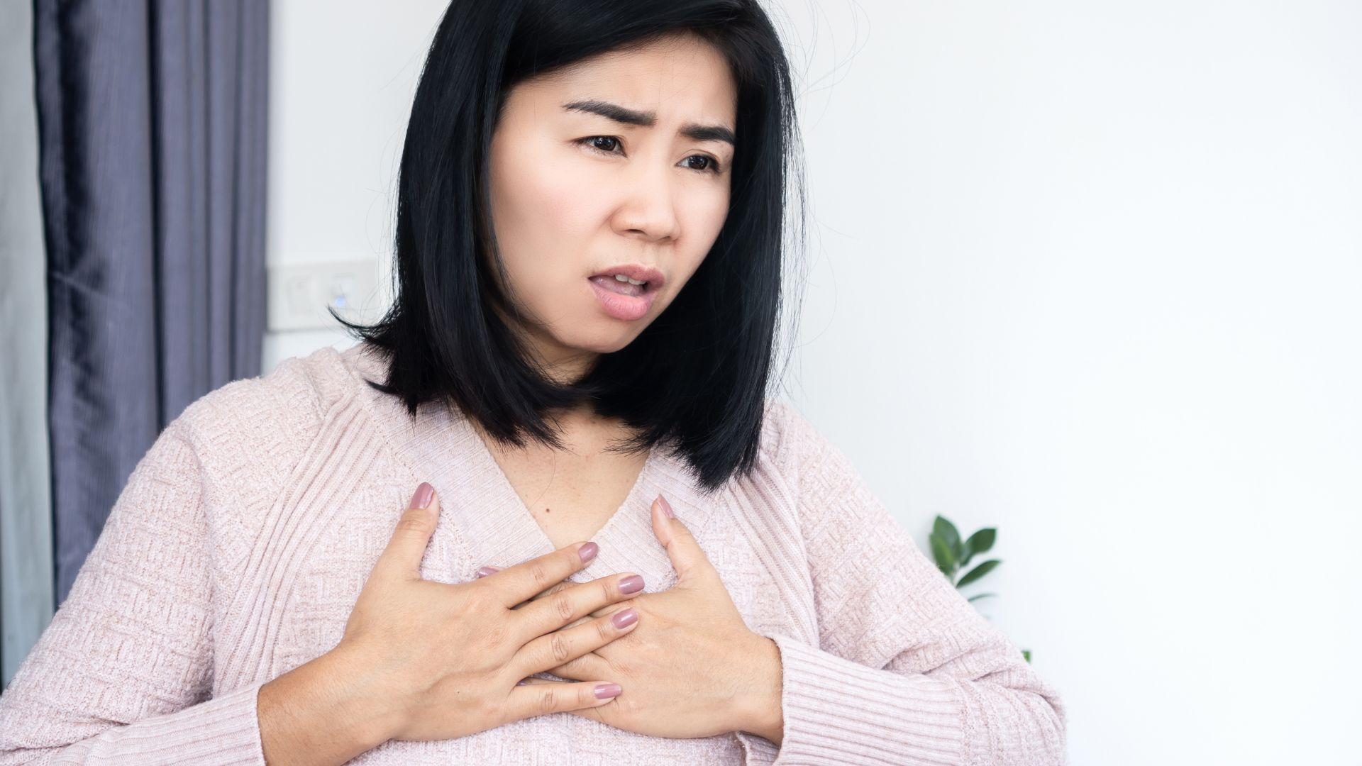 Trào ngược dạ dày gây hôi miệng thường đi kèm ợ chua và nóng rát sau ăn