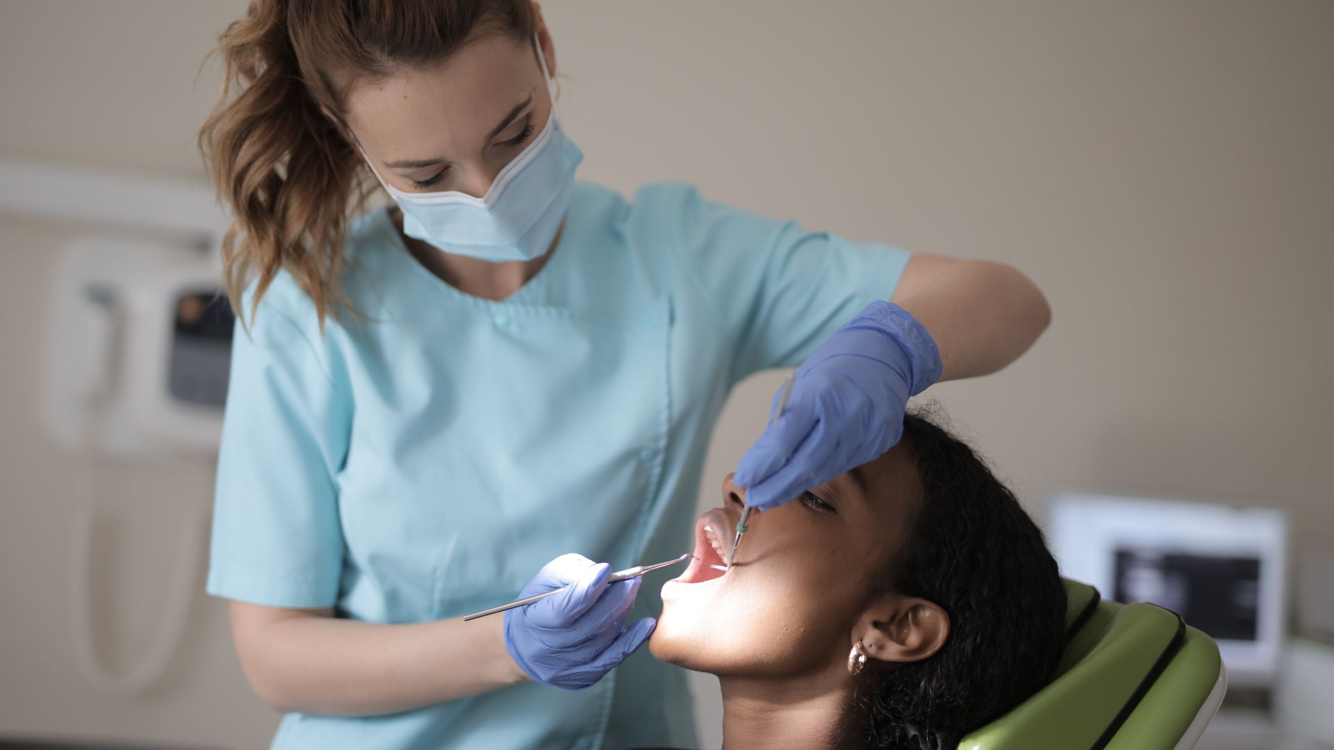 Điều trị kịp thời bệnh lý răng miệng giúp ngăn ngừa tổn thương khớp hàm