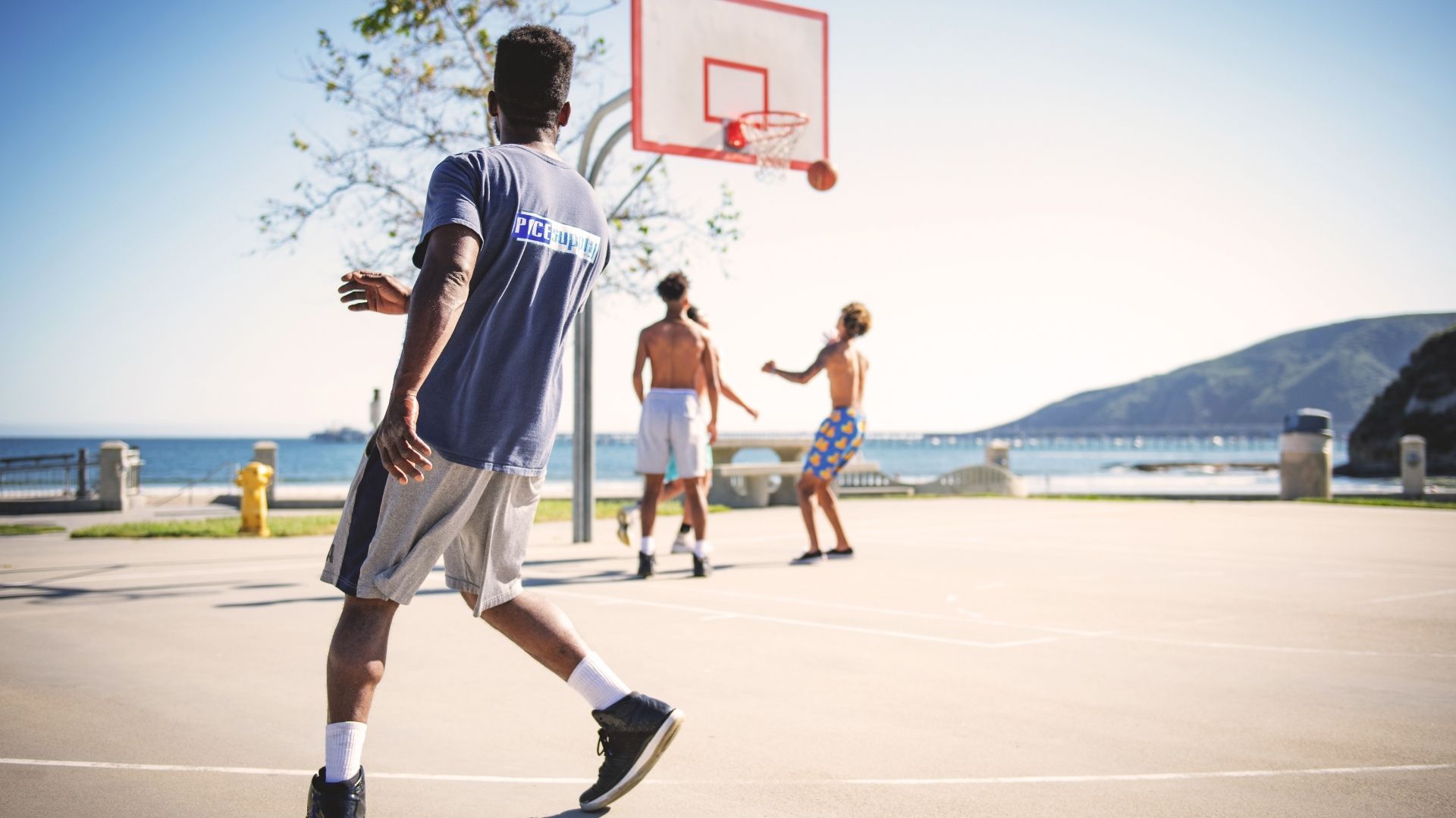 Trật khớp lưng có thể do chấn thương trong thể thao