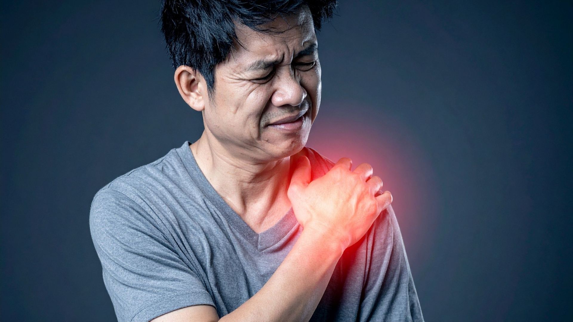 Người bị trật khớp vai nhiều lần có thể khiến thời gian phục hồi kéo dài hơn so với lần đầu tiên bị chấn thương