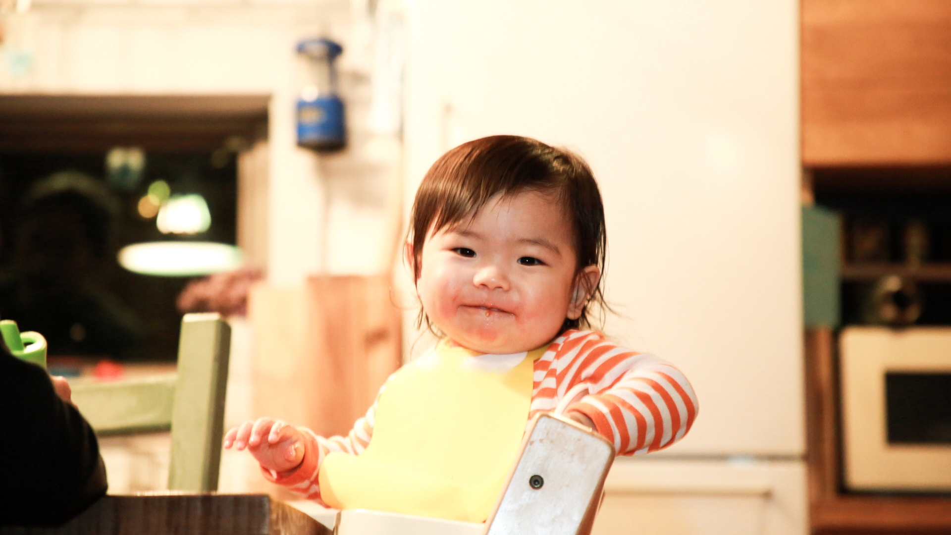 Lựa chọn bánh kẹo an toàn cho trẻ 1 tuổi và cân nhắc kỹ trước khi cho bé sử dụng