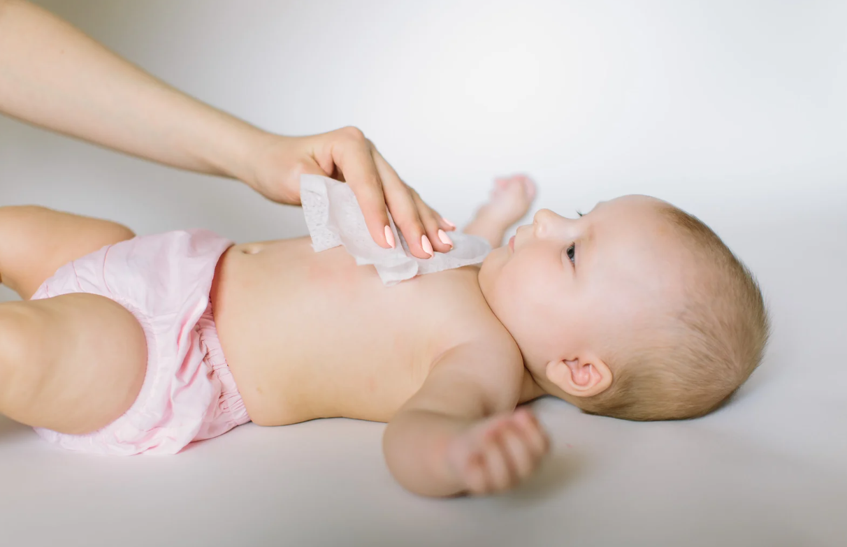 tre-2-thang-tuoi-bi-sot-sau-khi-tiem-phong-co-nguy-hiem 3.png