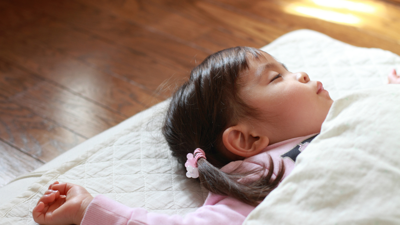 tre-2-thang-tuoi-kho-ngu-nguyen-nhan-do-dau-va-cach-cai-thien-hieu-qua (3).png