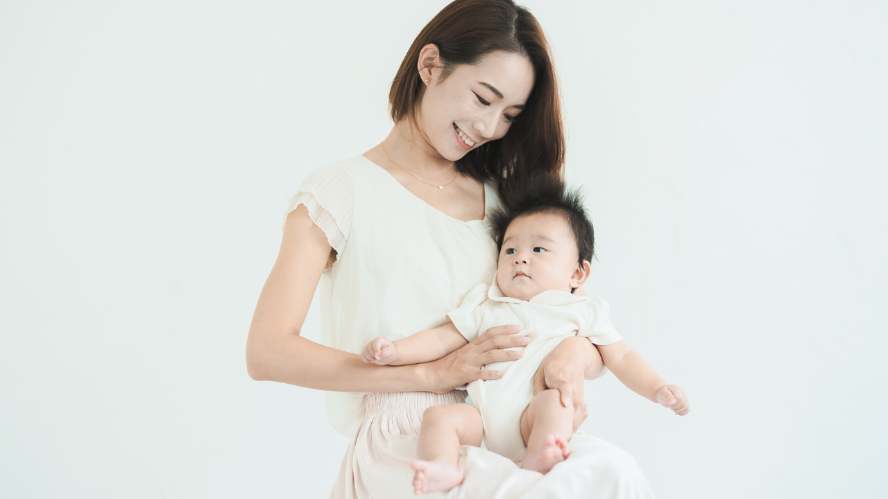 Trẻ 4 tháng tuổi đã bế ngồi được chưa?