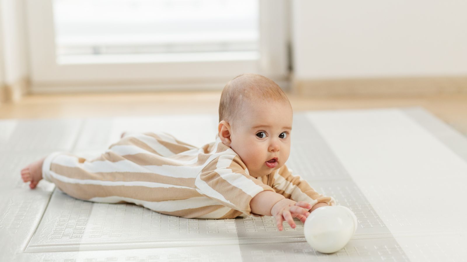 Câu hỏi trẻ 5 tháng đi ngoài mấy lần là thắc mắc rất phổ biến của các mẹ