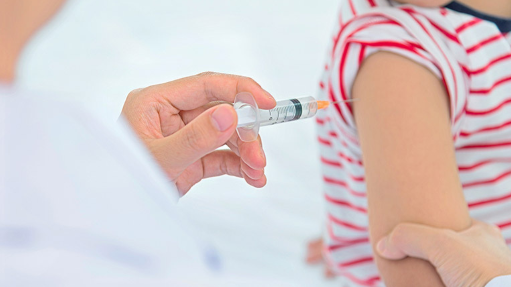 tre-5-tuoi-can-tiem-phong-nhung-gi-cac-mui-tiem-quan-trong-ba-me-can-biet 1.png