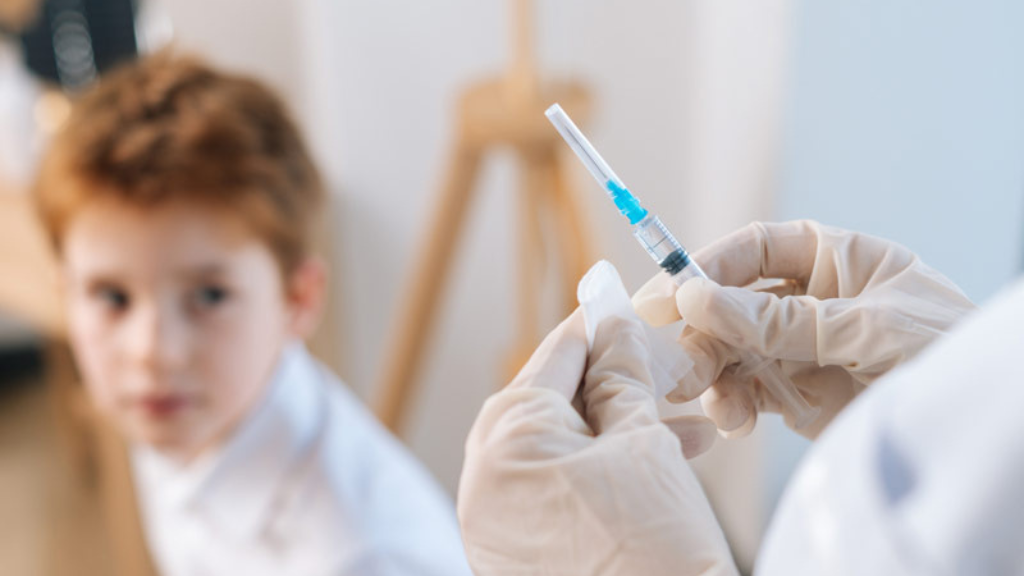 tre-5-tuoi-can-tiem-phong-nhung-gi-cac-mui-tiem-quan-trong-ba-me-can-biet 3.png