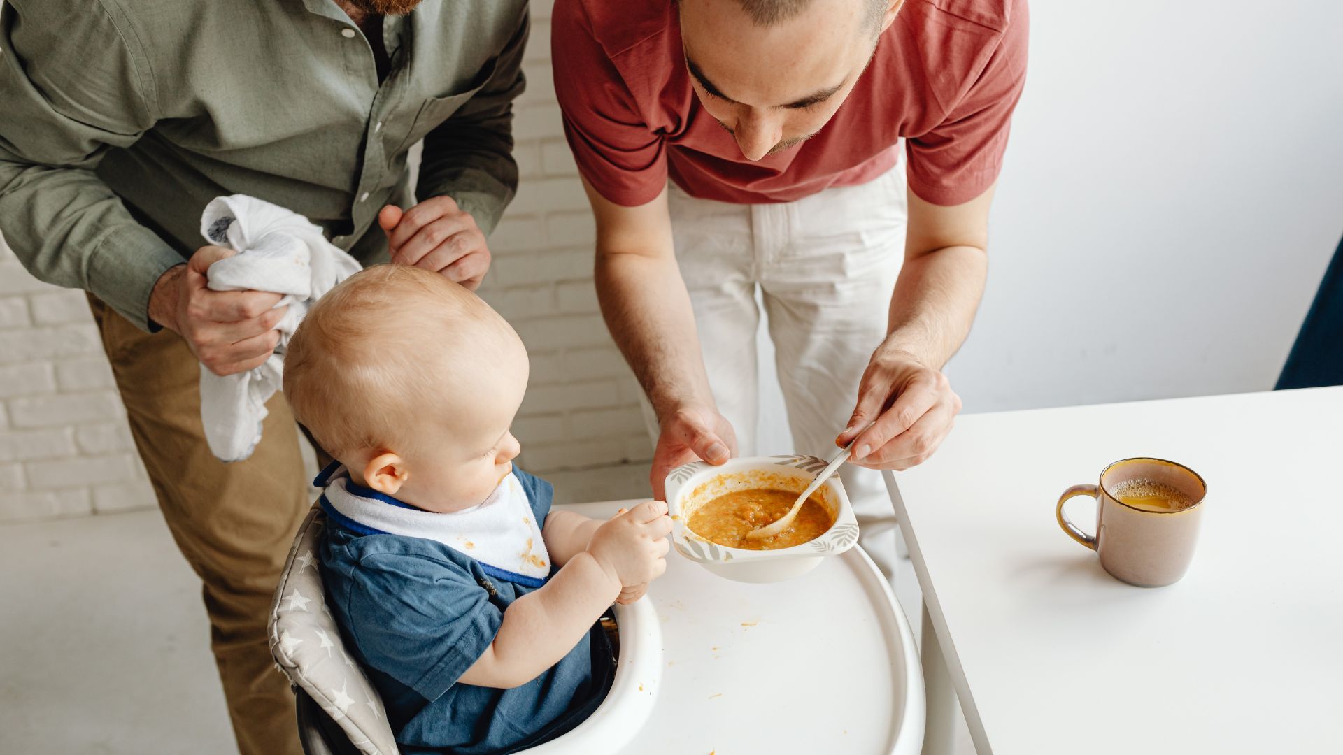 Trẻ 7 tháng tuổi cần khoảng 20 - 30g thịt hoặc cá mỗi ngày