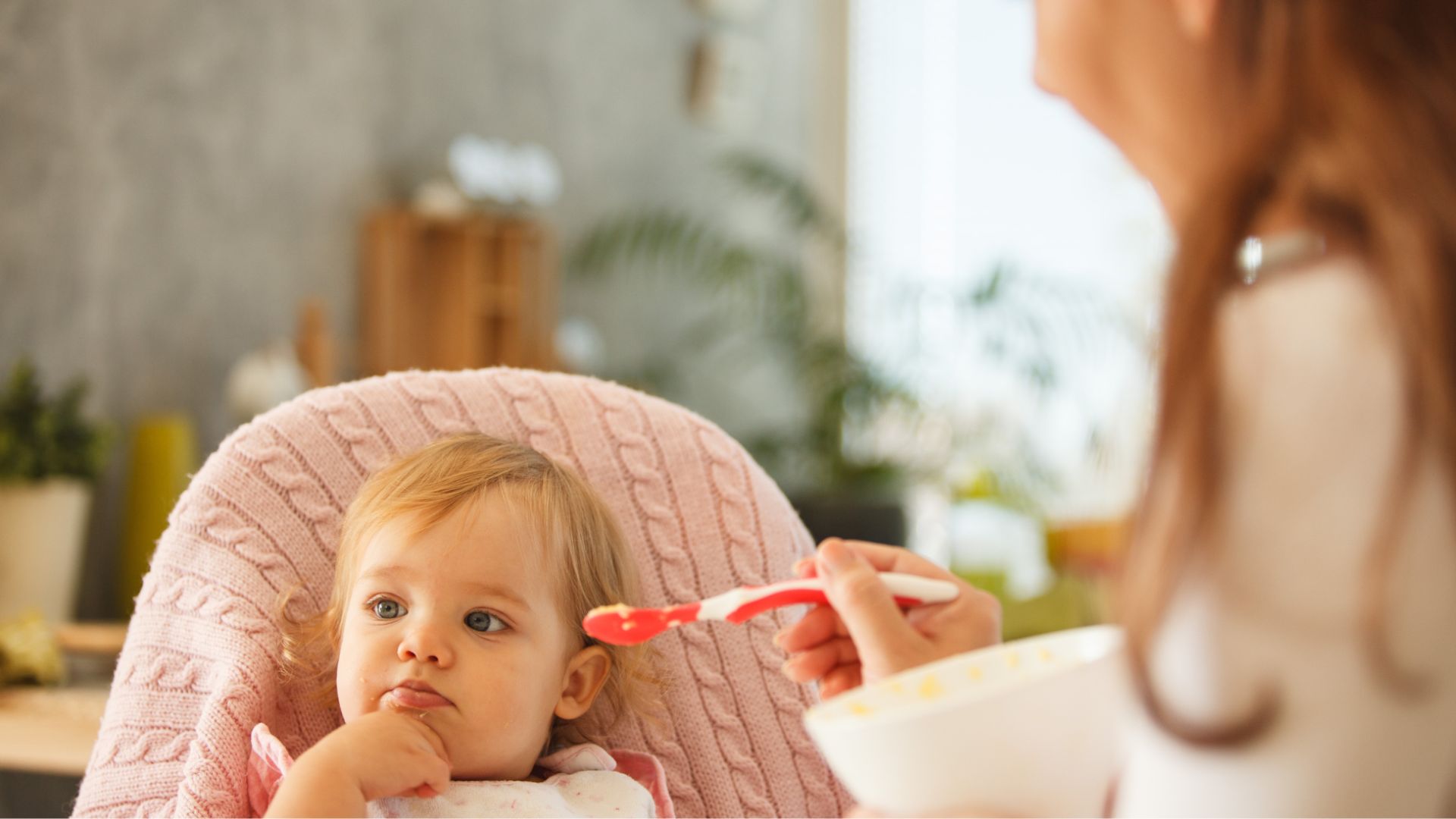 Ép bé ăn khi bé đã no có thể khiến bé bị sợ ăn