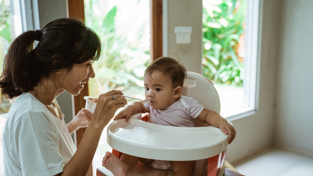 Trẻ 7 tháng ăn được váng sữa không? Cách sử dụng an toàn và hiệu quả cho bé 4