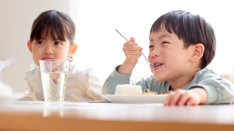 Trẻ từ 7 đến 8 tháng tuổi có thể bắt đầu ăn óc heo với lượng nhỏ