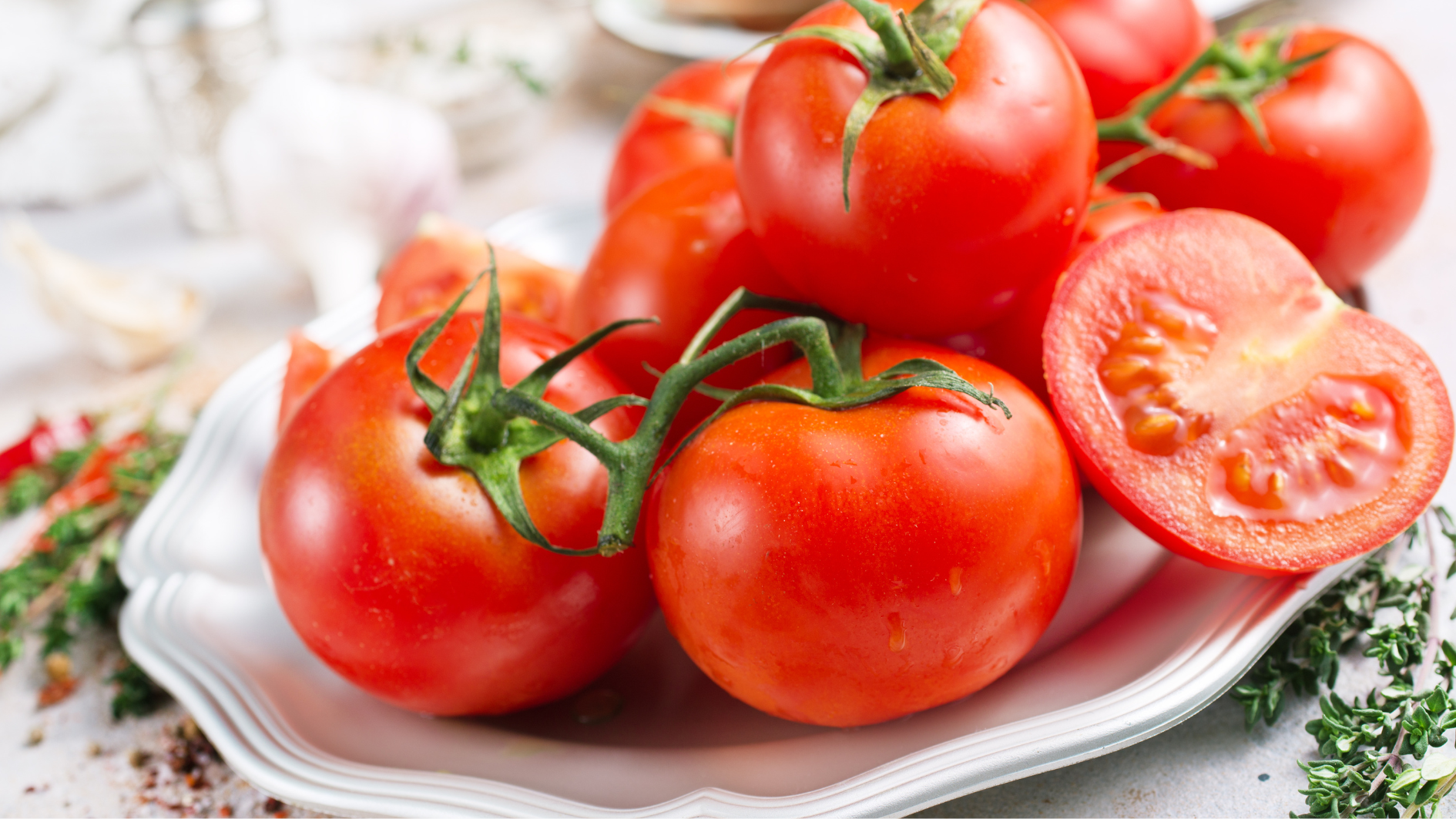 tre-bi-bong-da-kieng-an-gi-co-vac-xin-phong-benh-bong-da-khong 3.png