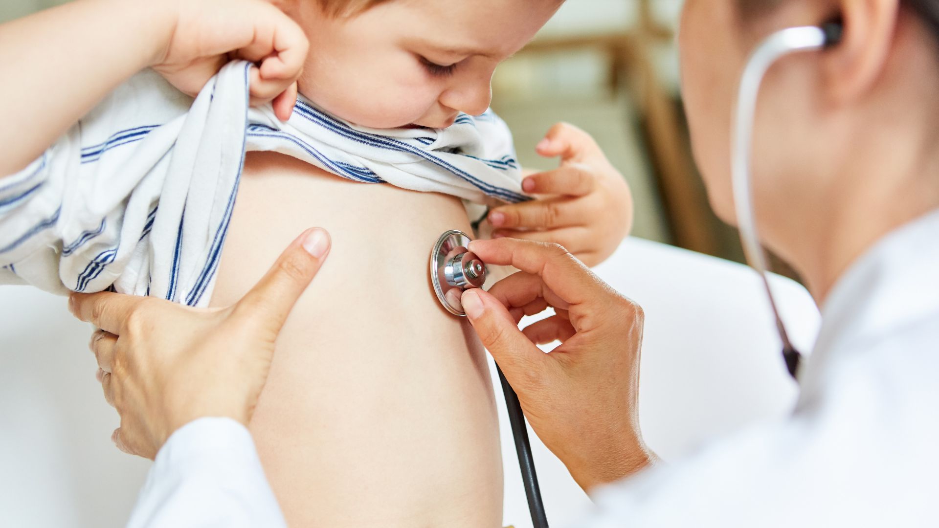 Trẻ bị dị ứng có tiêm phòng được không? Giải đáp chi tiết cho phụ huynh 4
