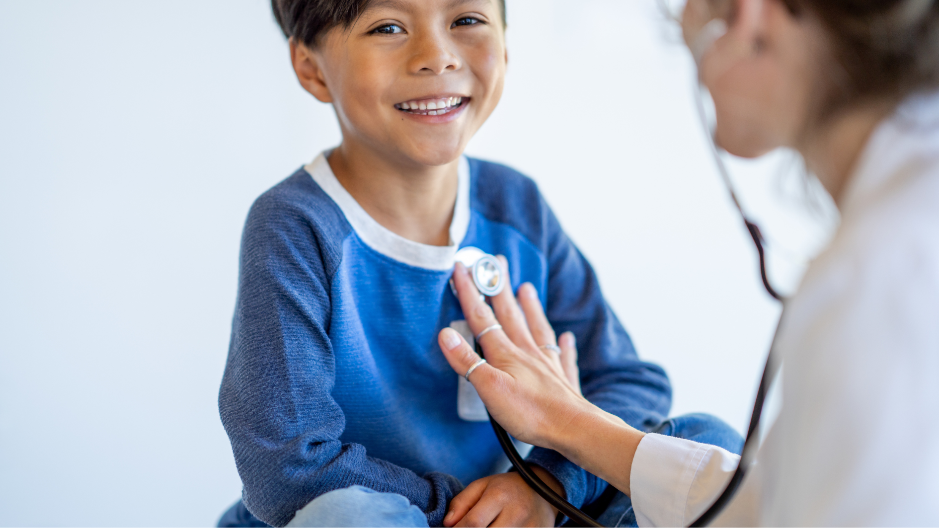 tre-bi-non-nhieu-khong-sot-khong-di-ngoai-cha-me-can-lam-gi (4).png