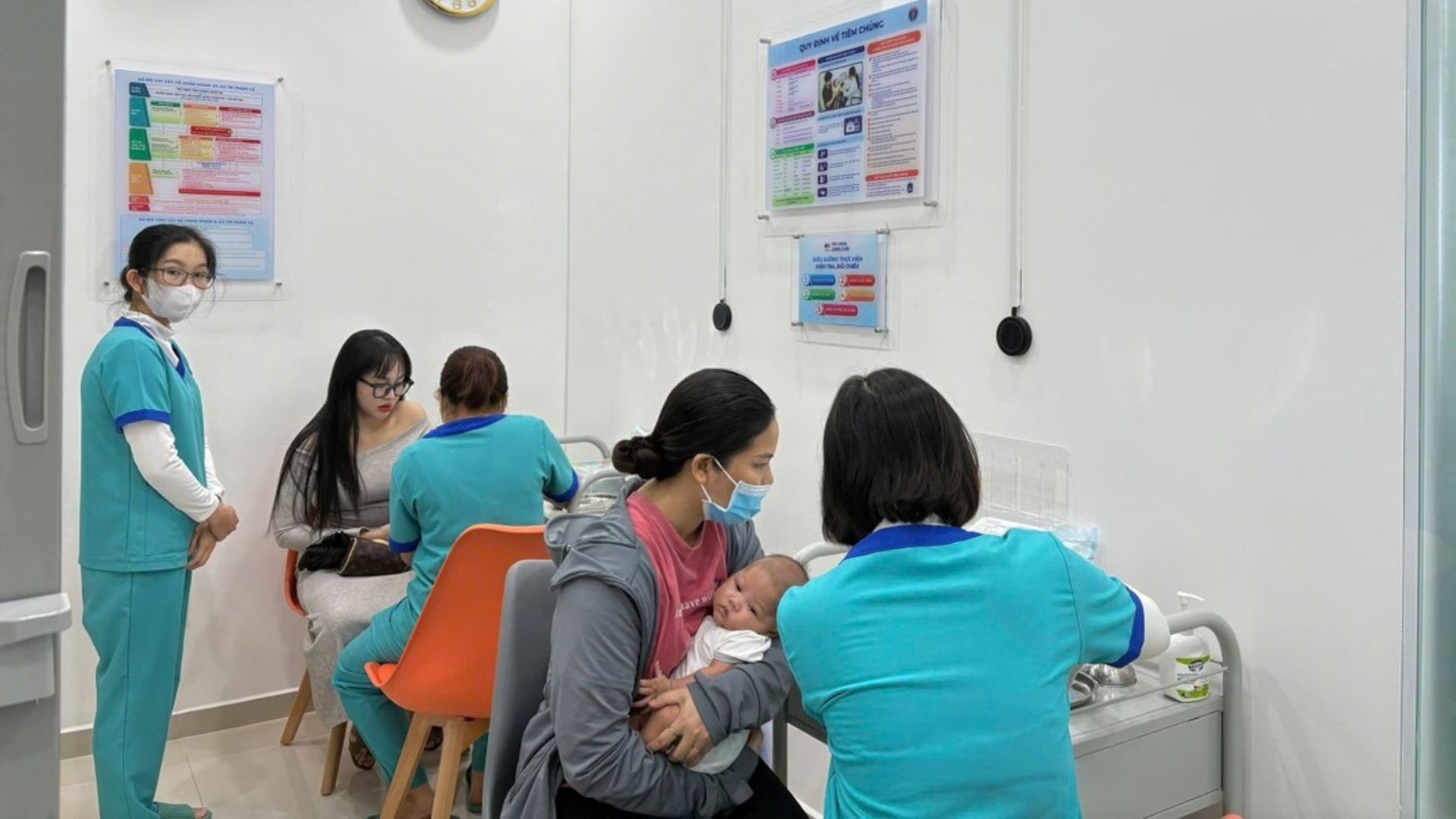 tre-bi-phat-ban-sau-sot-can-kieng-gi 3.jpg