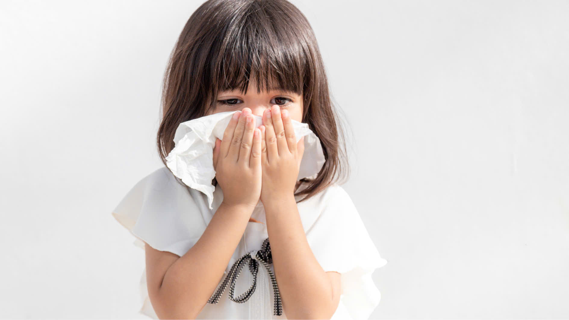 Cha mẹ có biết trẻ bị trúng gió nôn phải làm sao? 2