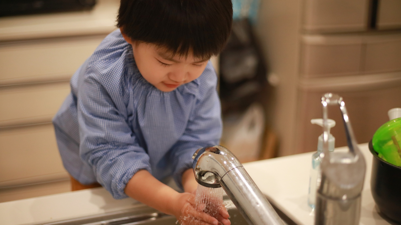 Giữ gìn vệ sinh cá nhân phòng ngừa viêm ruột ở trẻ em