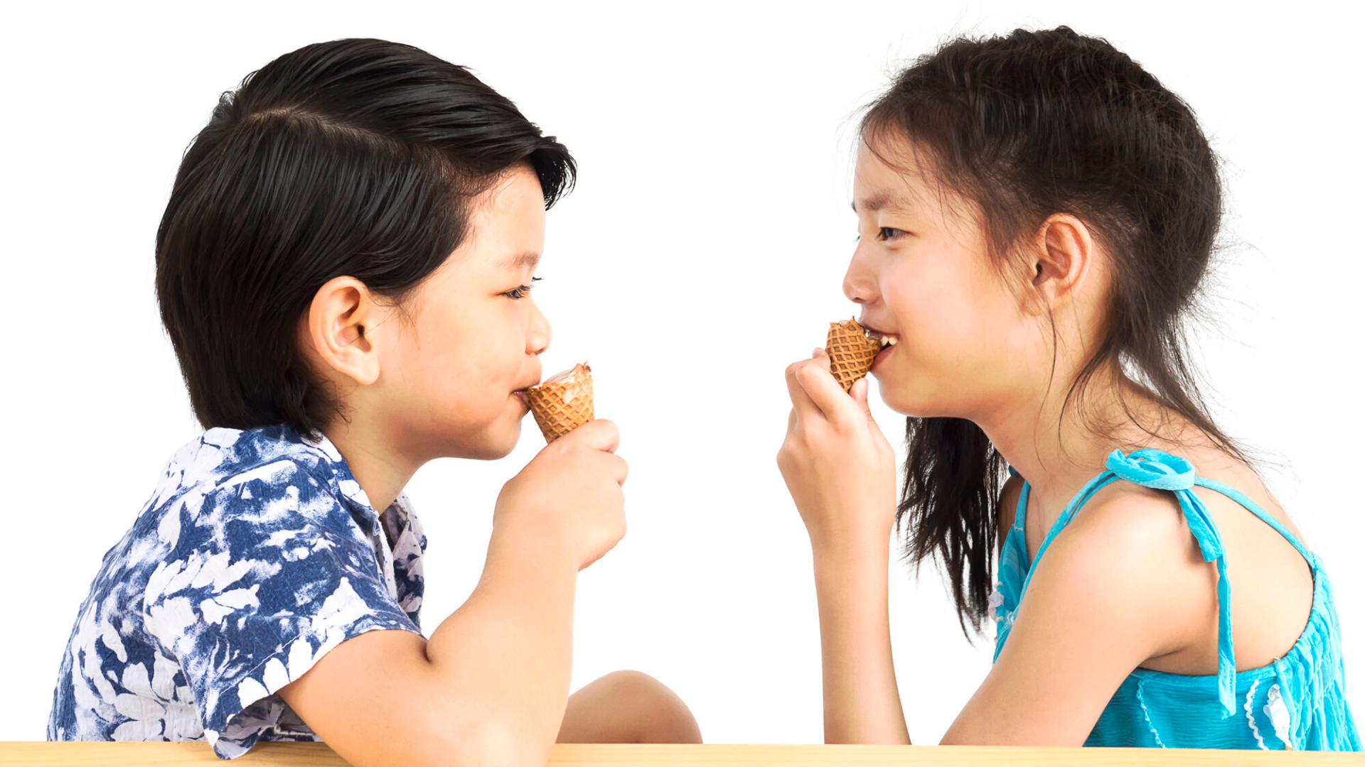 Cha mẹ cần tránh cho trẻ ăn vặt gần bữa chính để trẻ cảm thấy đói và muốn ăn bữa chính