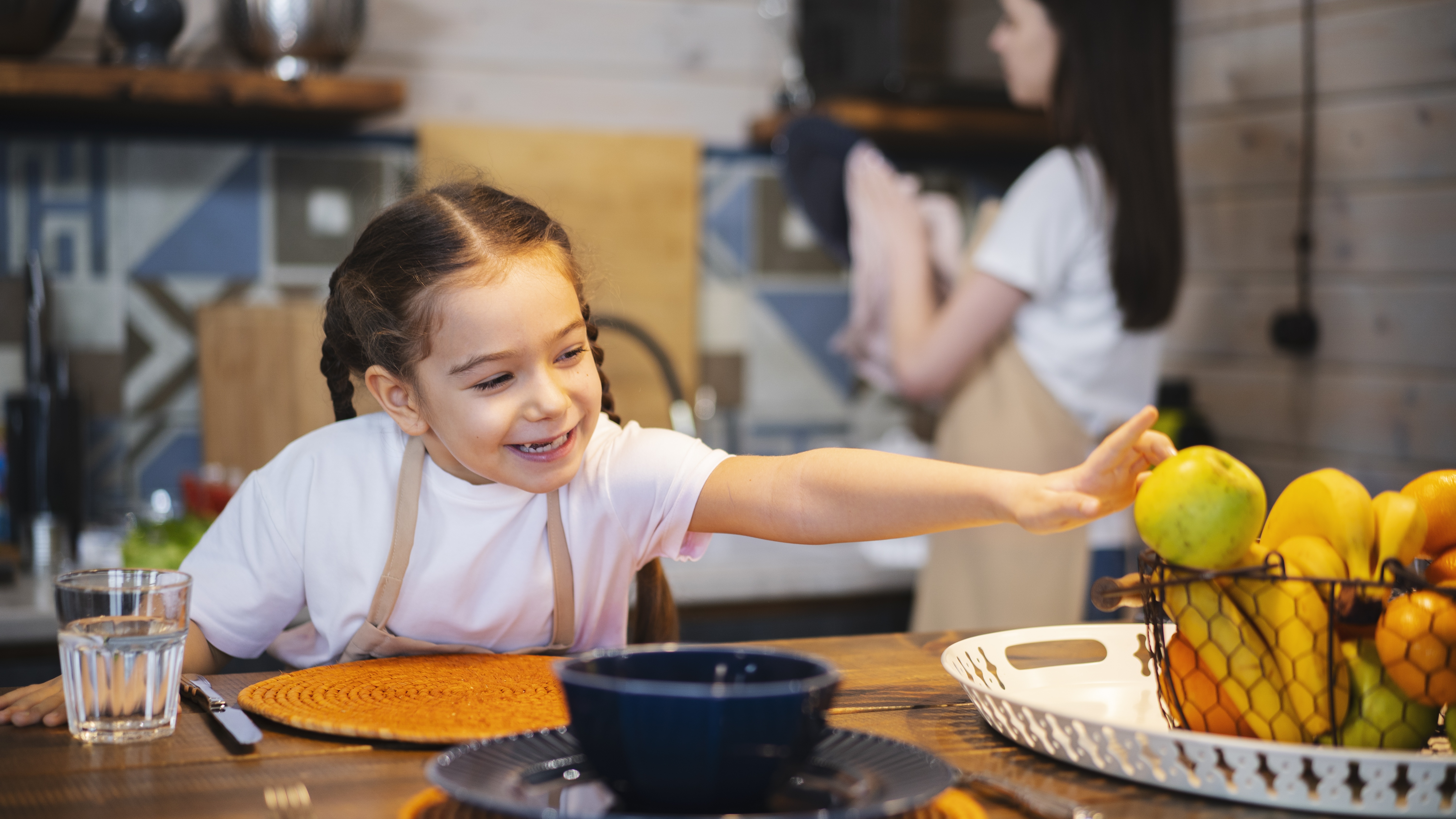 Để giúp trẻ đạt chuẩn cân nặng, cần tuân thủ nguyên tắc đủ 4 nhóm chất