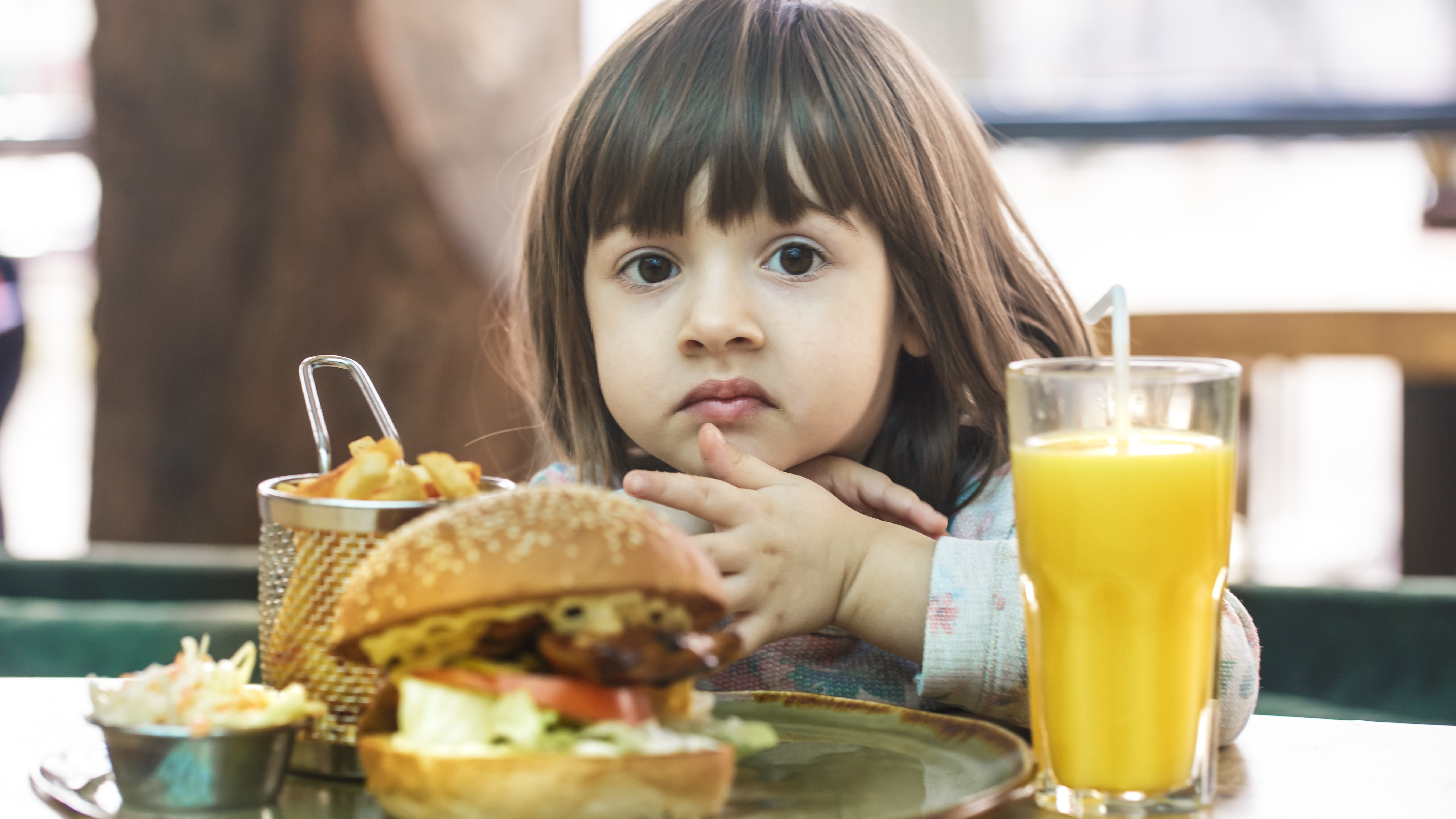 Mất cân đối các nhóm chất dinh dưỡng khiến trẻ ăn nhiều nhưng không tăng cân