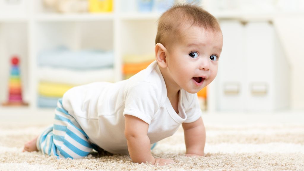 Trẻ mấy tháng biết bò? Cột mốc phát triển cha mẹ cần lưu ý 2