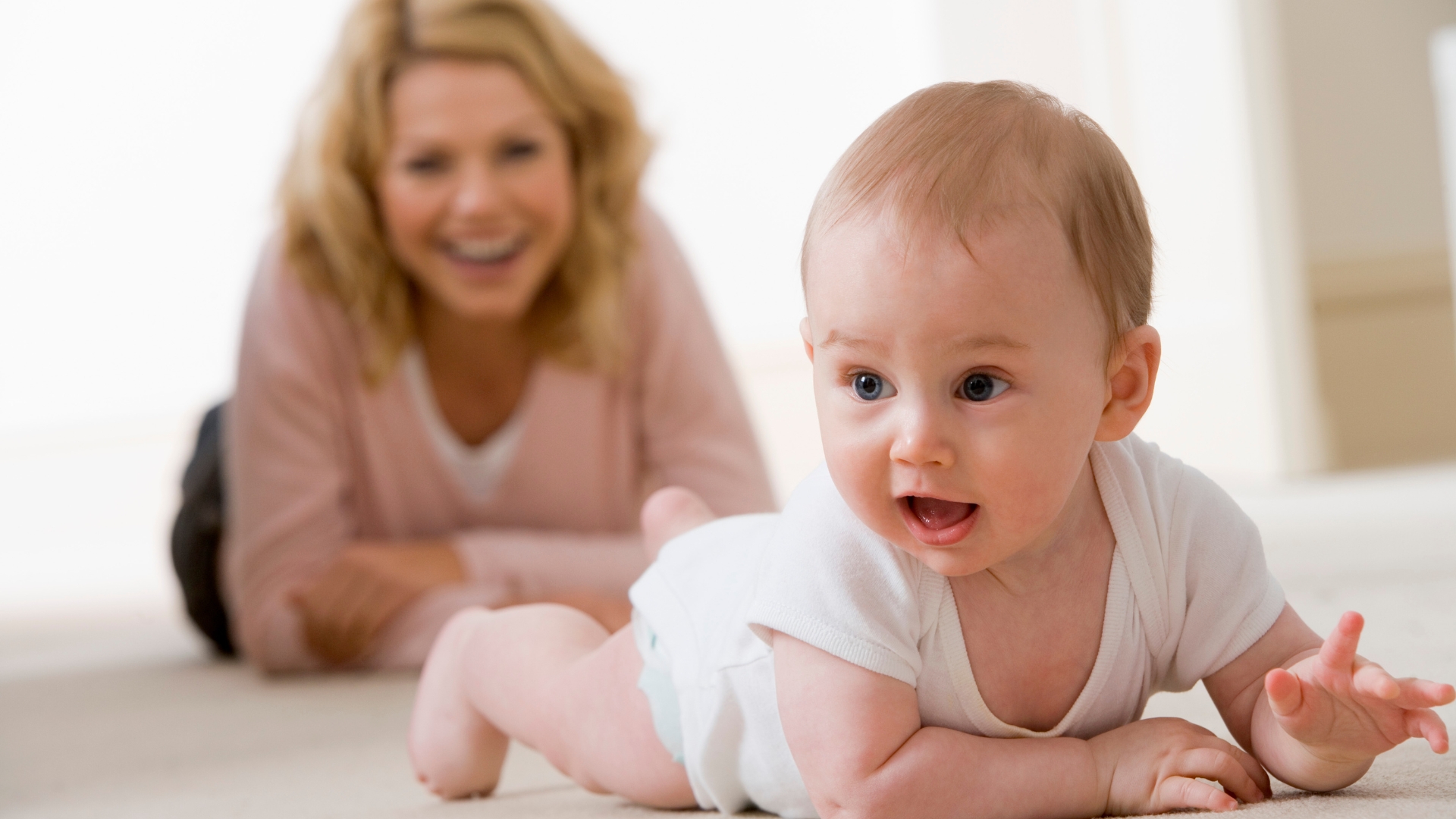 Trẻ mấy tháng biết trườn và cách hỗ trợ bé phát triển vận động 5