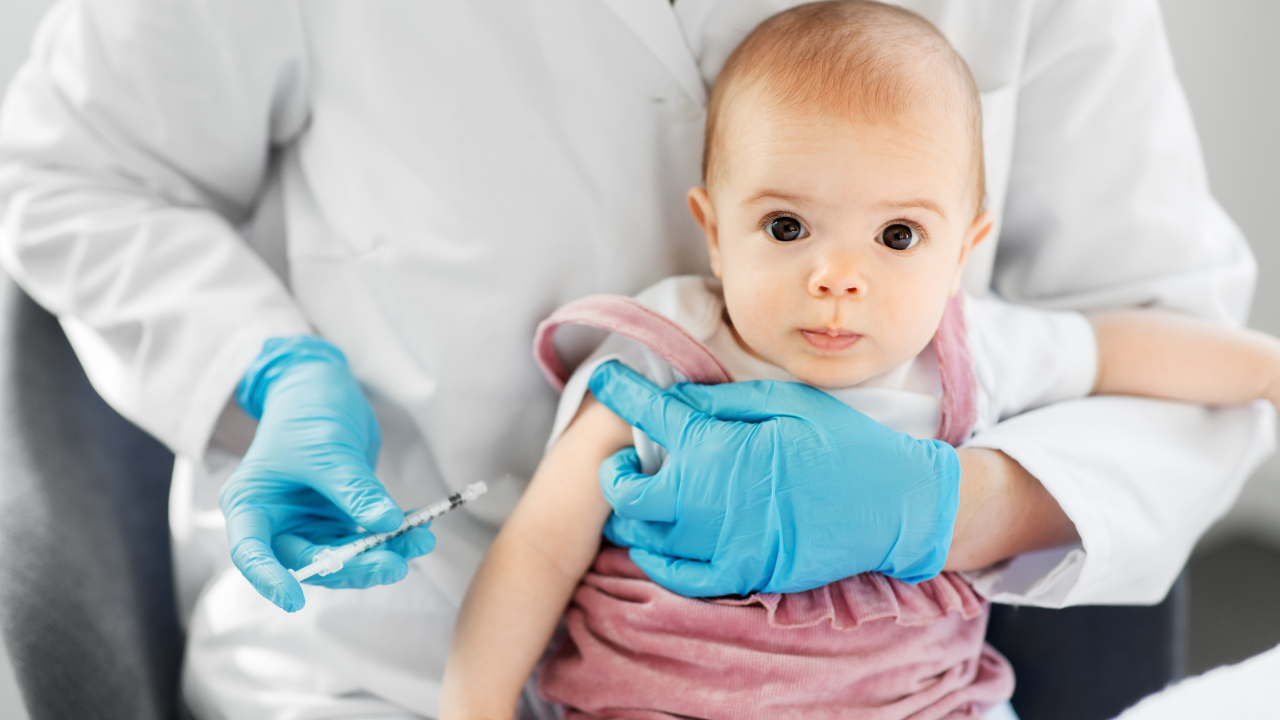 tre-may-thang-tiem-vac-xin-5-trong-1 (2).png