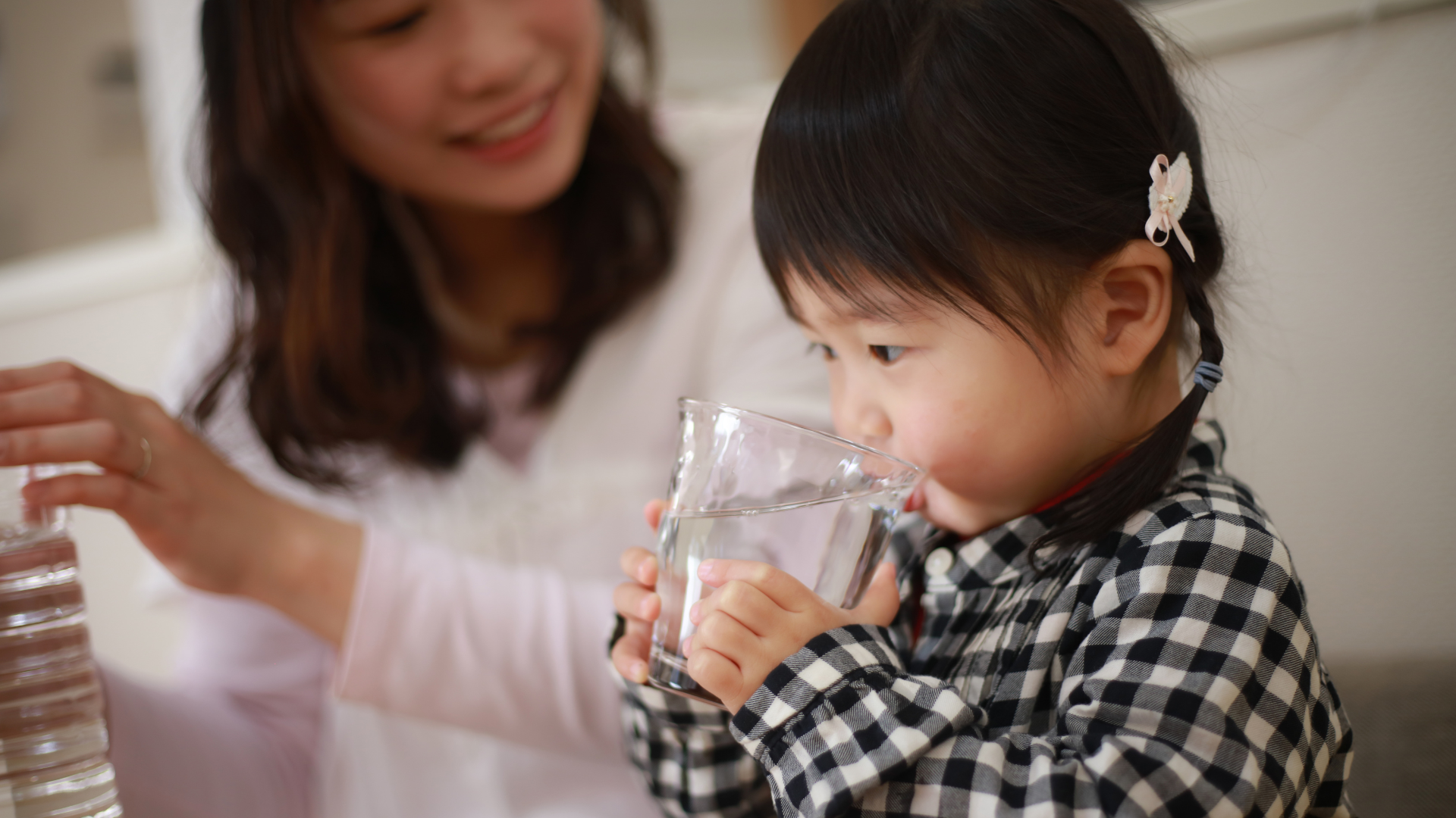 Trẻ mấy tháng uống được nước dừa? Cha mẹ cần lưu ý điều gì để đảm bảo an toàn? 4