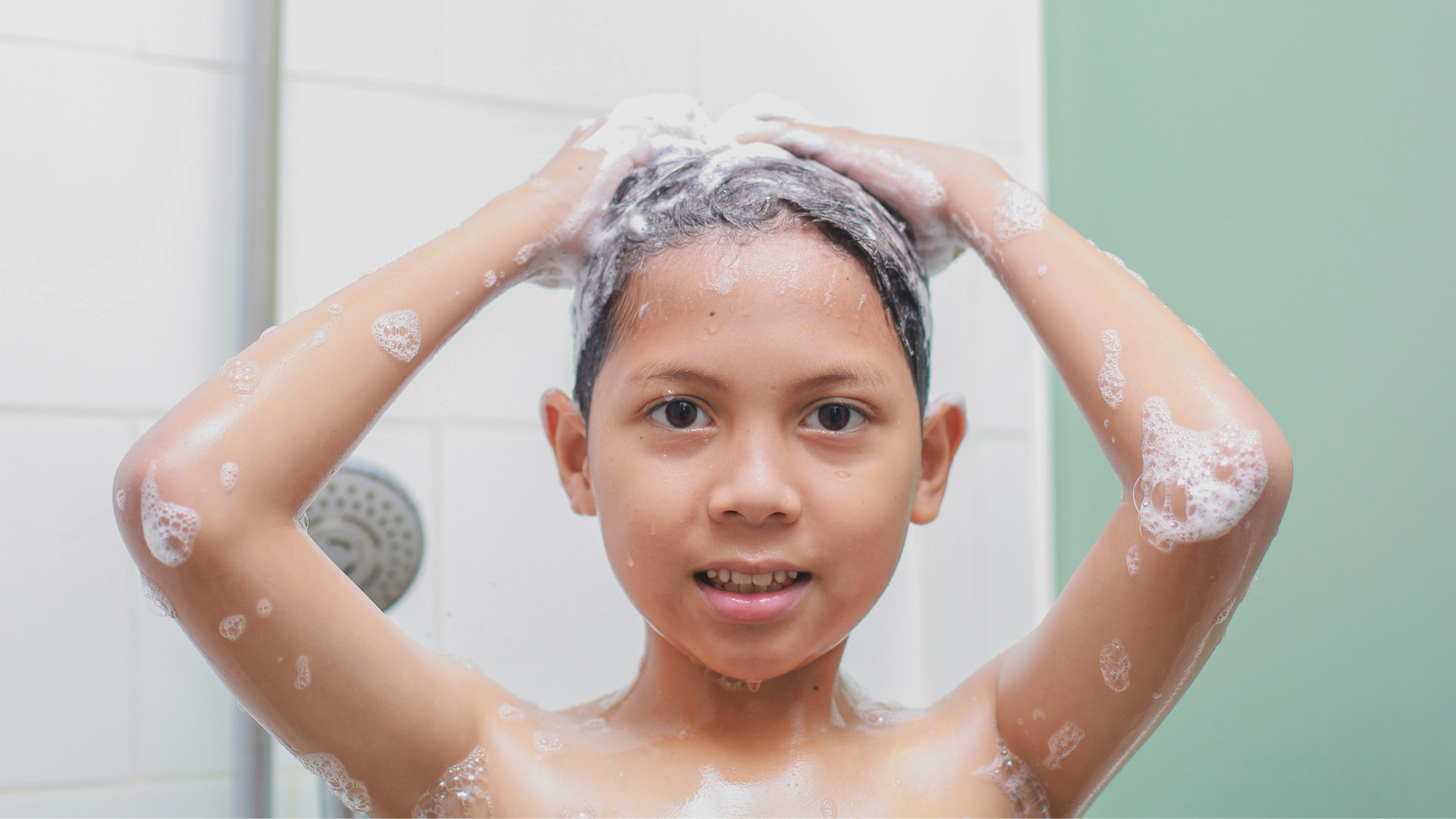 Trẻ mấy tuổi dùng được dầu gội người lớn? Trẻ từ 10 đến 12 tuổi có thể cân nhắc nếu da đầu khỏe mạnh