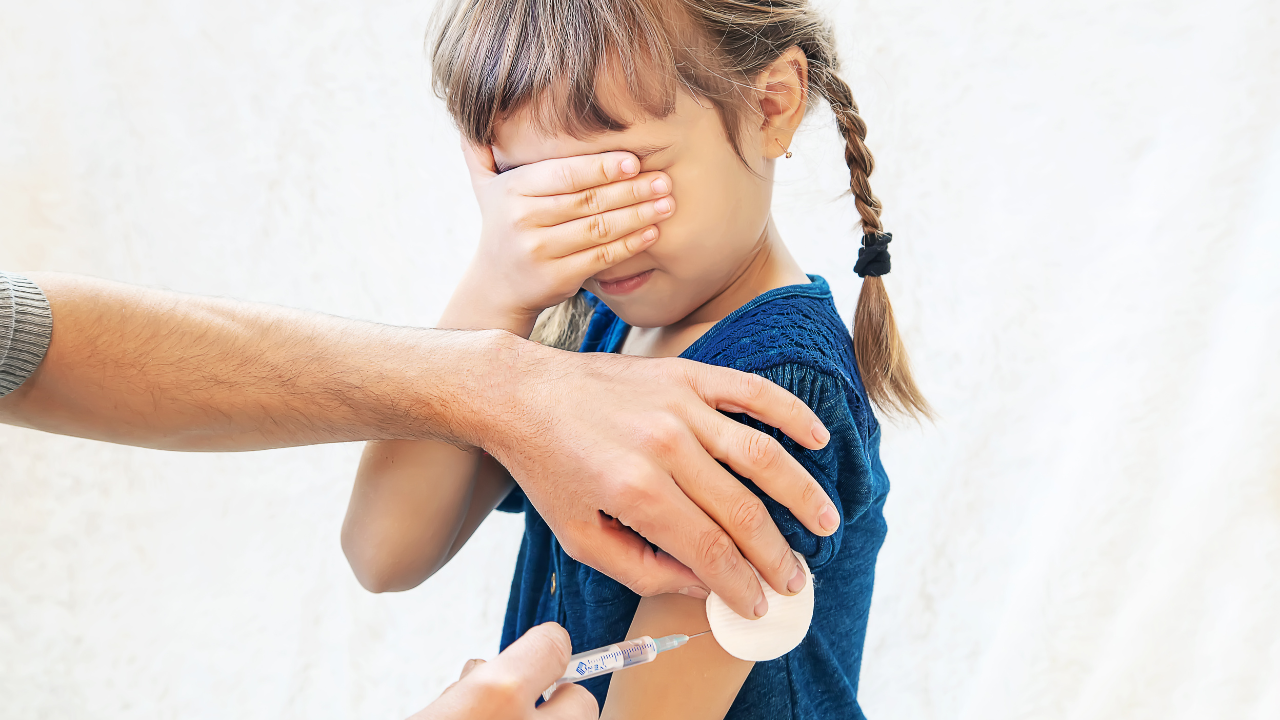 tre-sau-khi-tiem-mui-5-trong-1-sot-bao-lau (1).png