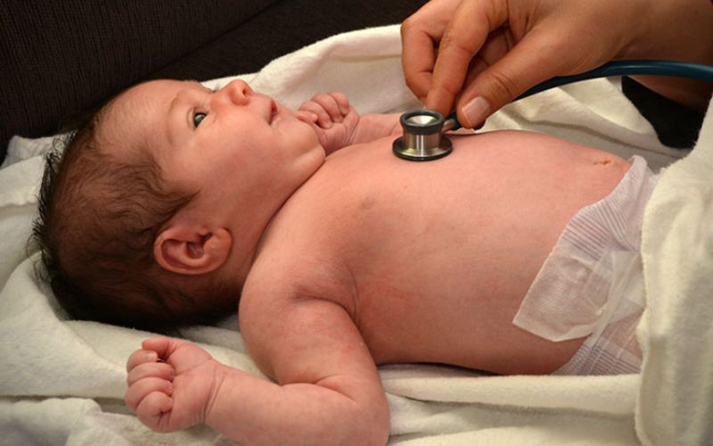 Trẻ sinh non có nguy cơ cao gặp các vấn đề về tim mạch, hô hấp,... do cơ thể chưa phát triển hoàn thiện