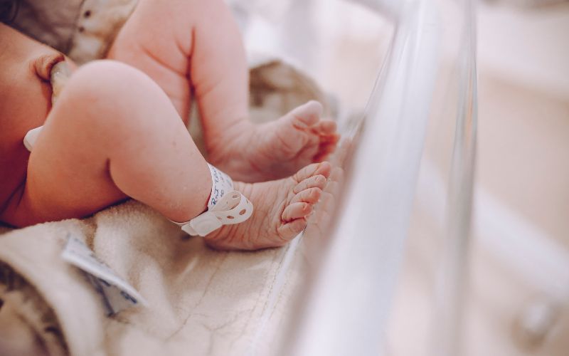 Vàng da bệnh lý ở trẻ sinh non có thể dẫn đến nhiều biến chứng nghiêm trọng như nhiễm trùng huyết, rối loạn thần kinh lâu dài....