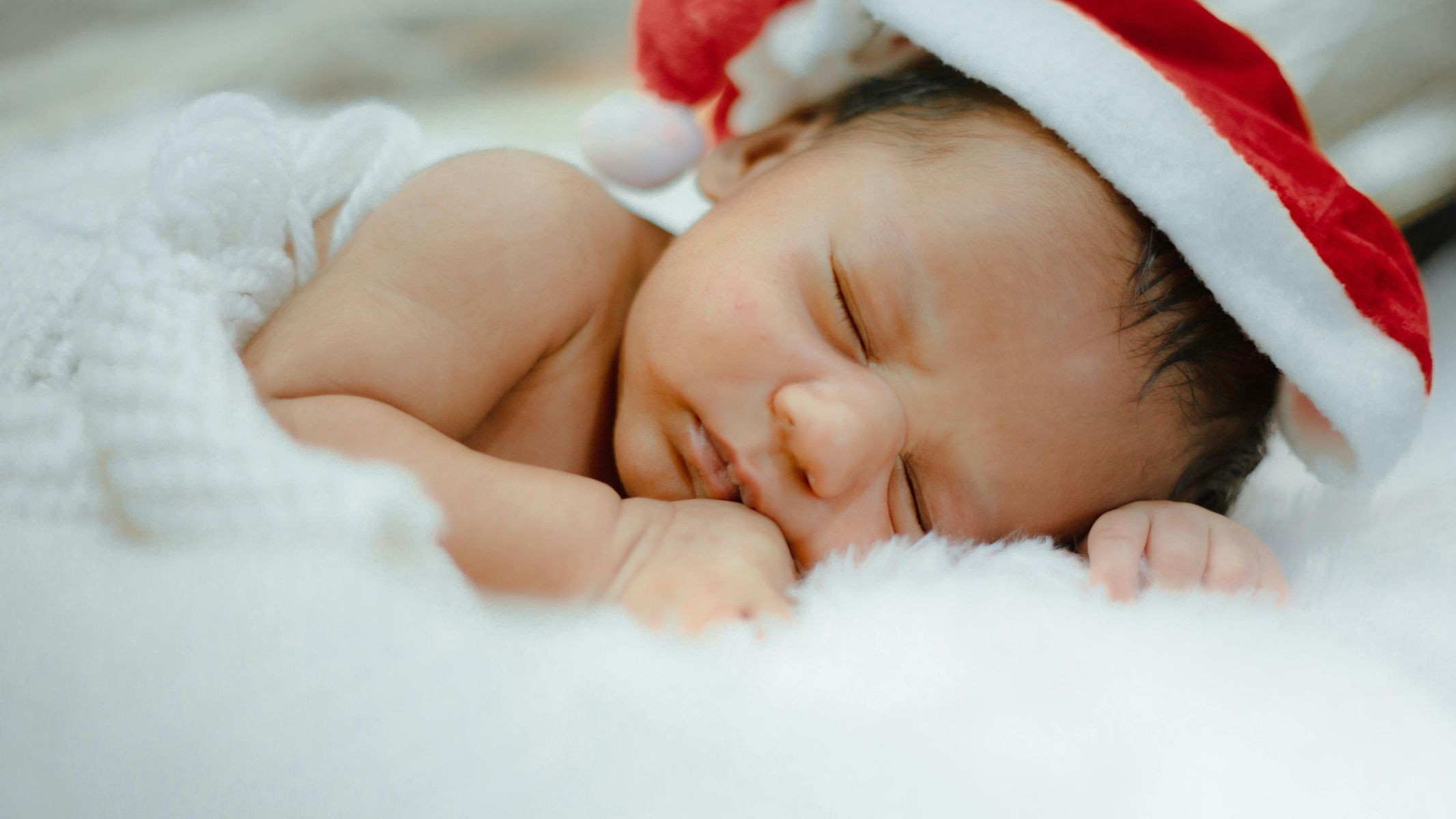 Trẻ sơ sinh bị hắt hơi thở khò khè có nguy hiểm không?