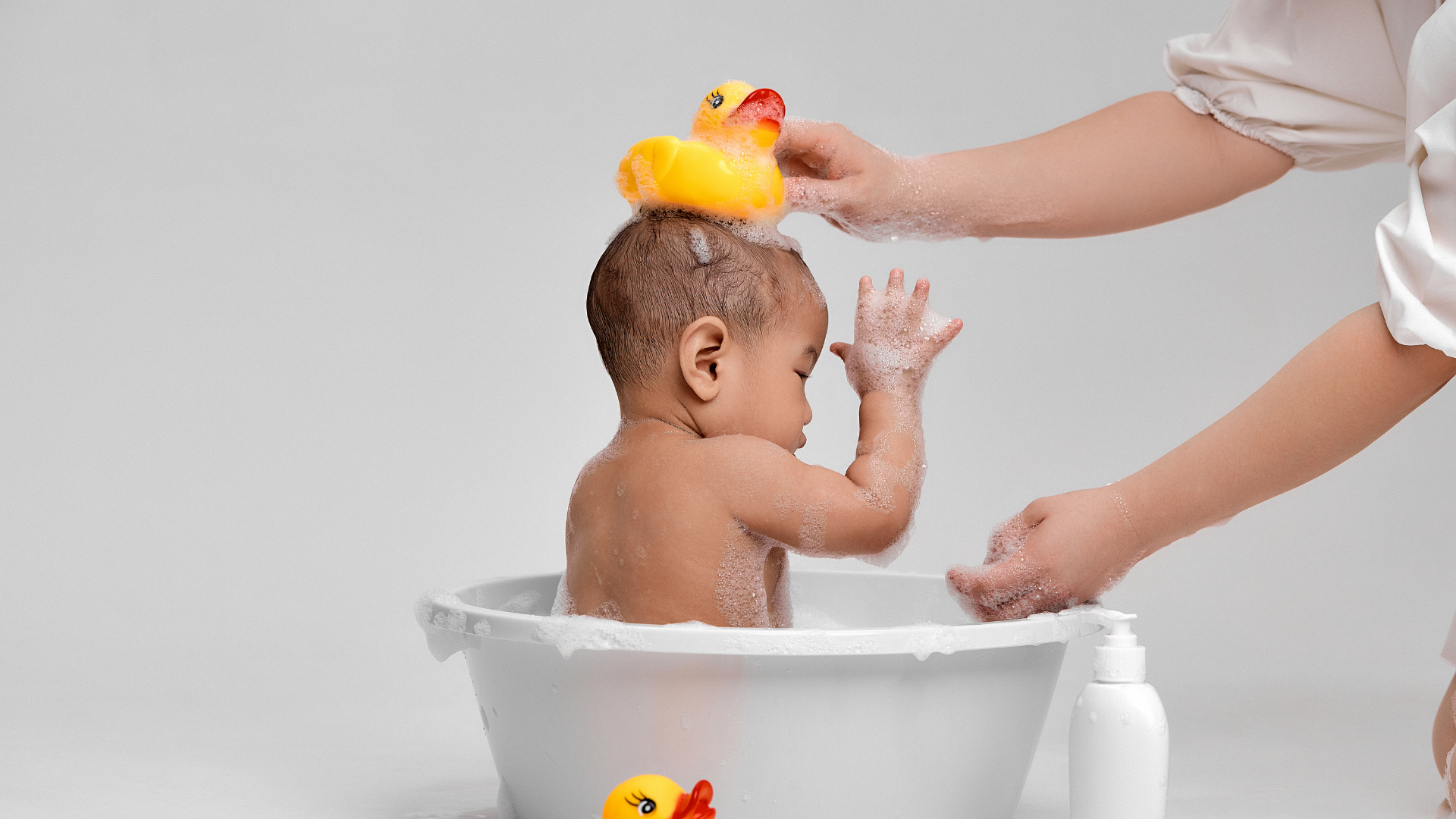 Trẻ sơ sinh bị mụn nhọt ở đầu: Nguyên nhân, cách xử lý và khi nào cần đưa bé đi khám? 4