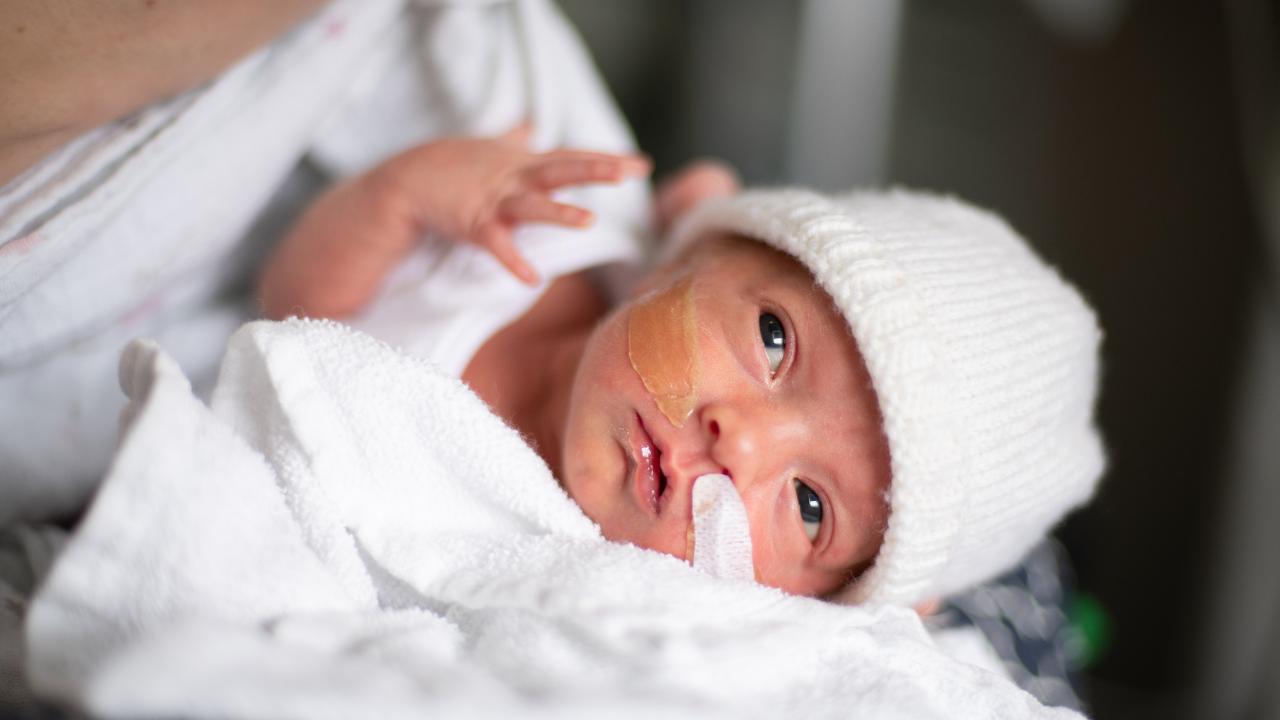 Trẻ sơ sinh bị nhiễm trùng nước ối có nguy hiểm không?