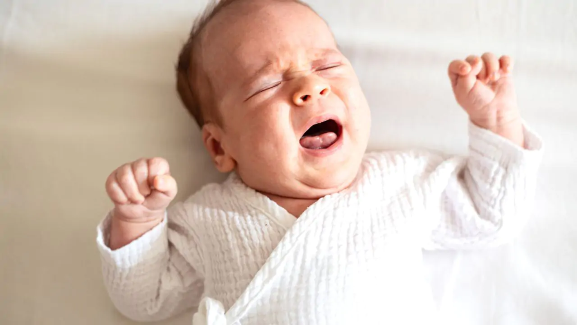 Trẻ sơ sinh bị ọc sữa và thở khò khè có đáng lo không 2