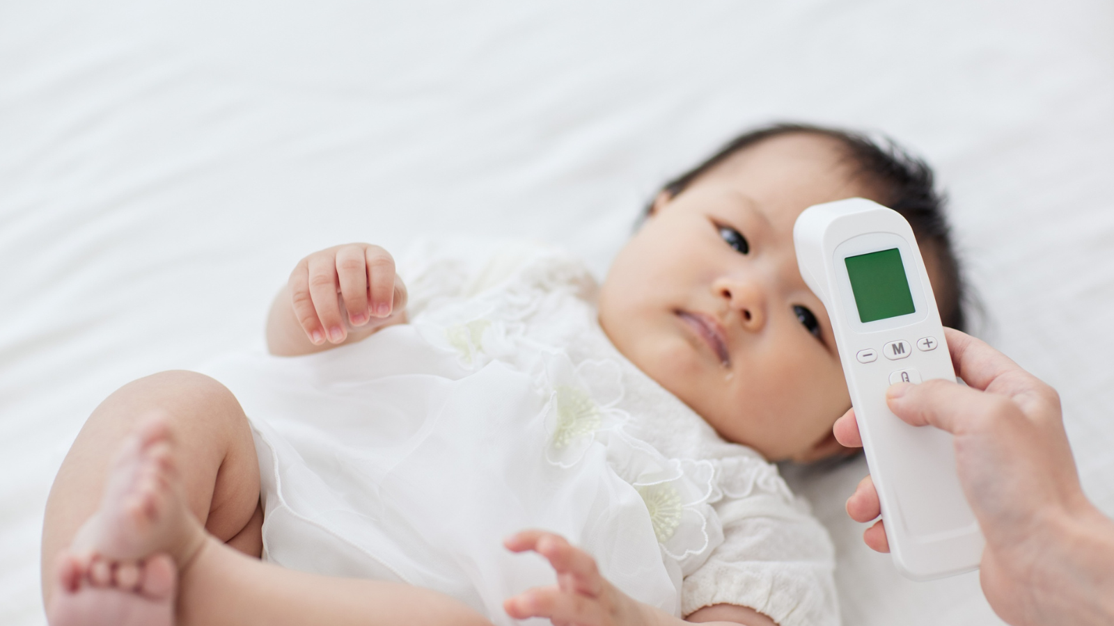 Trẻ sốt cao kéo dài không hạ, cơ thể lừ đừ, bỏ bú