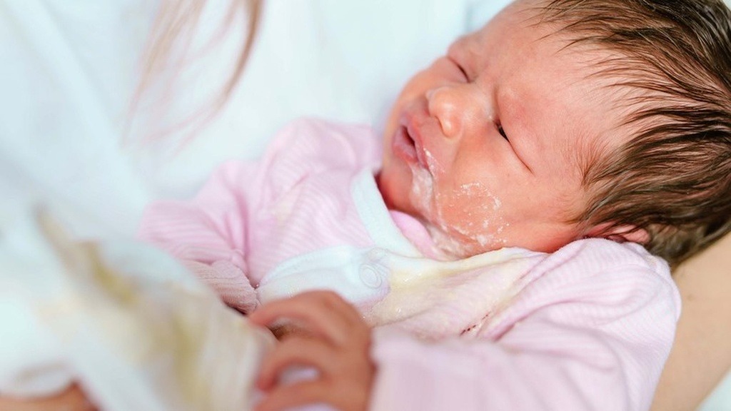 Nôn trớ ở trẻ sơ sinh sau khi bú là hiện tượng sinh lý bình thường