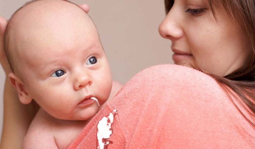 Trẻ sơ sinh ọc sữa nhiều lần trong ngày có đáng lo ngại không? 1